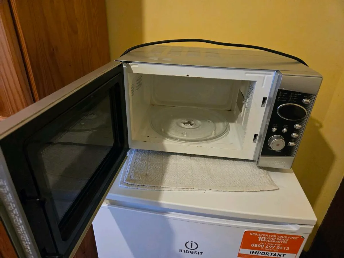 Microwave - Image 2