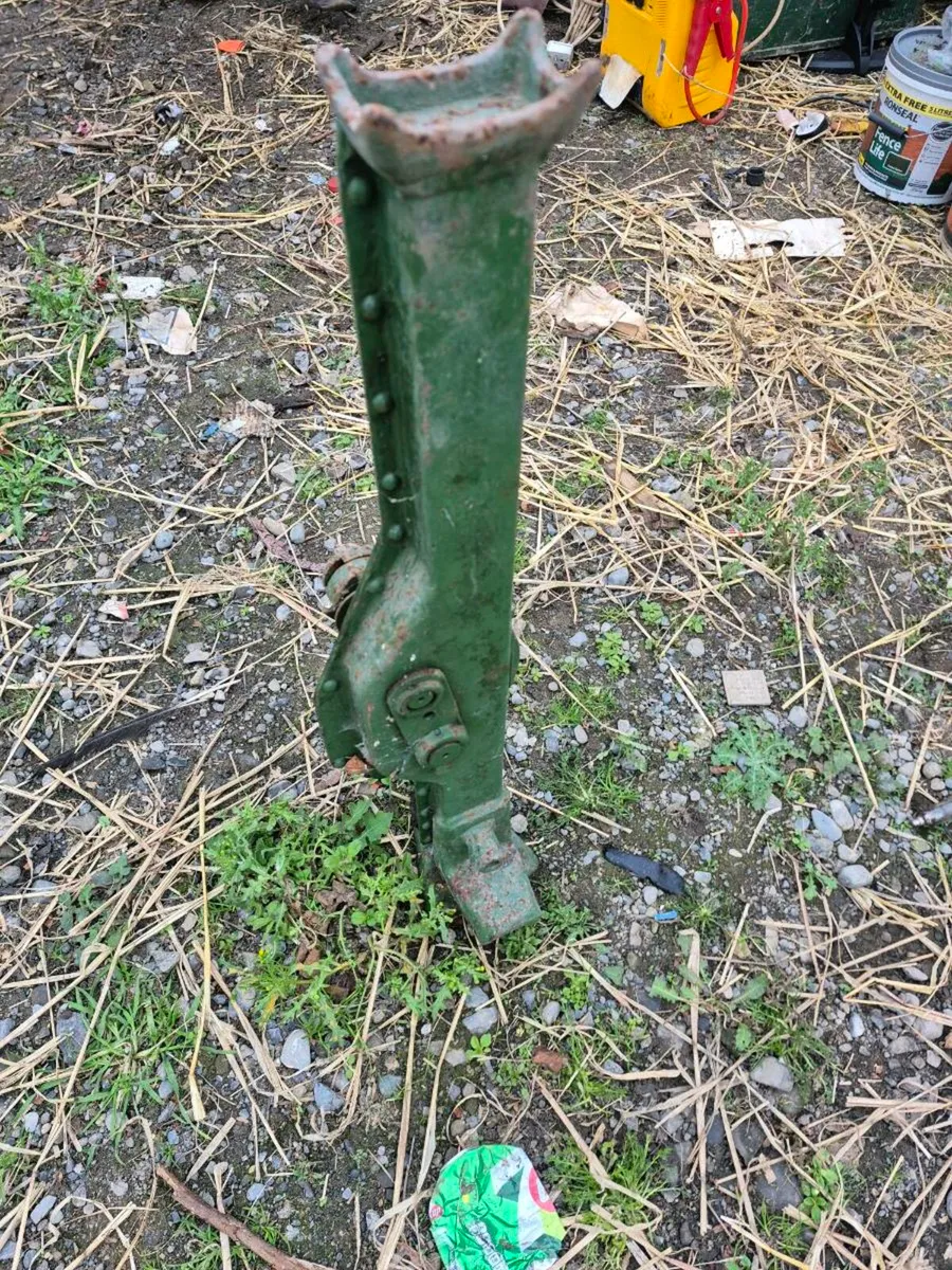Old lifting jack - Image 1