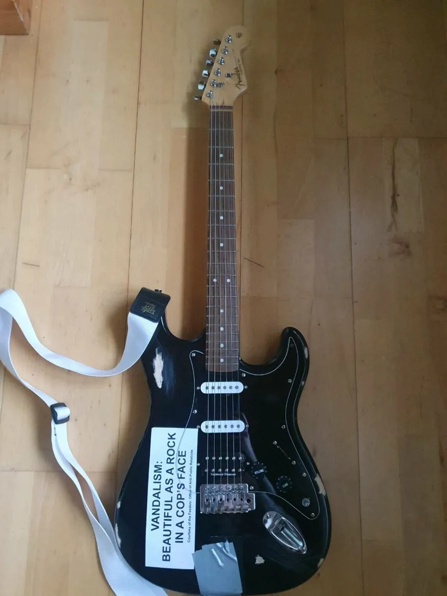 Kurt Cobain Vandalism Strat tribute - Image 2