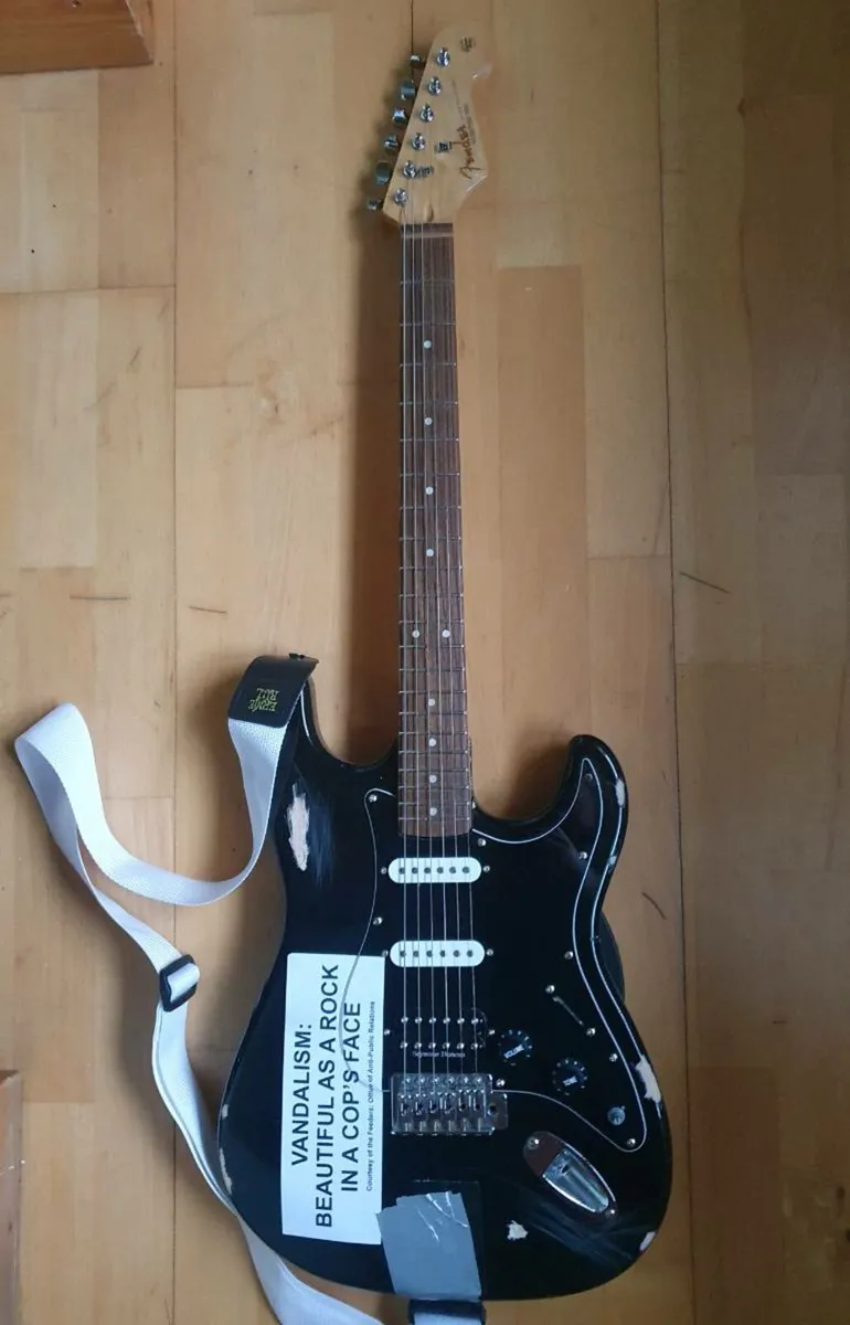 Kurt Cobain Vandalism Strat tribute - Image 4