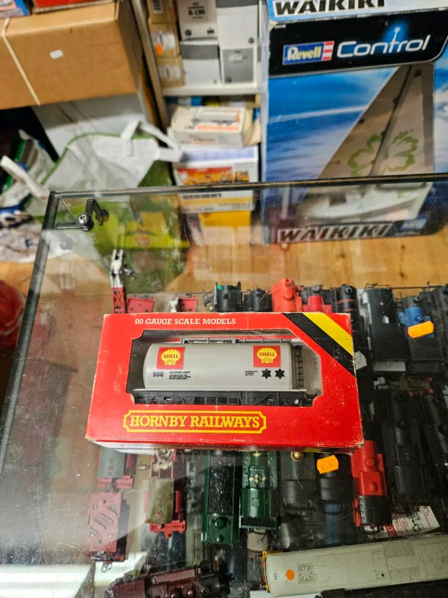 Hornby OO Gauge Shell Tanker