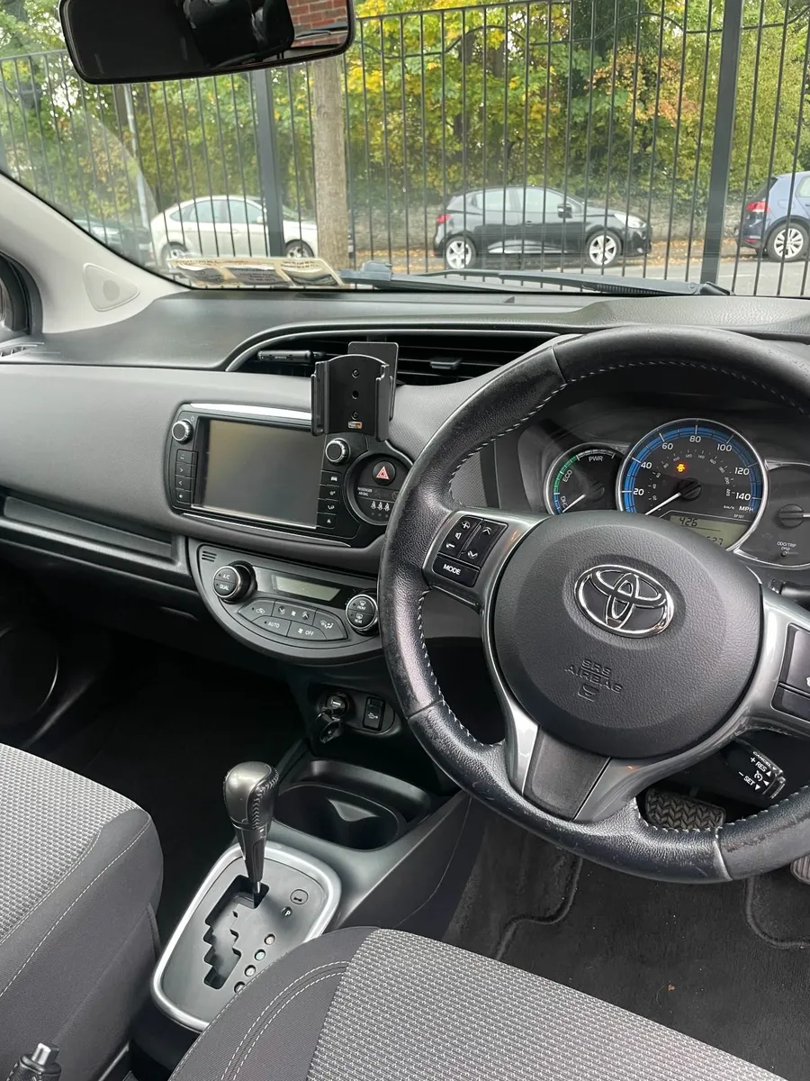 Toyota Yaris 2016 AUTOMATIC HYBRID - Image 3