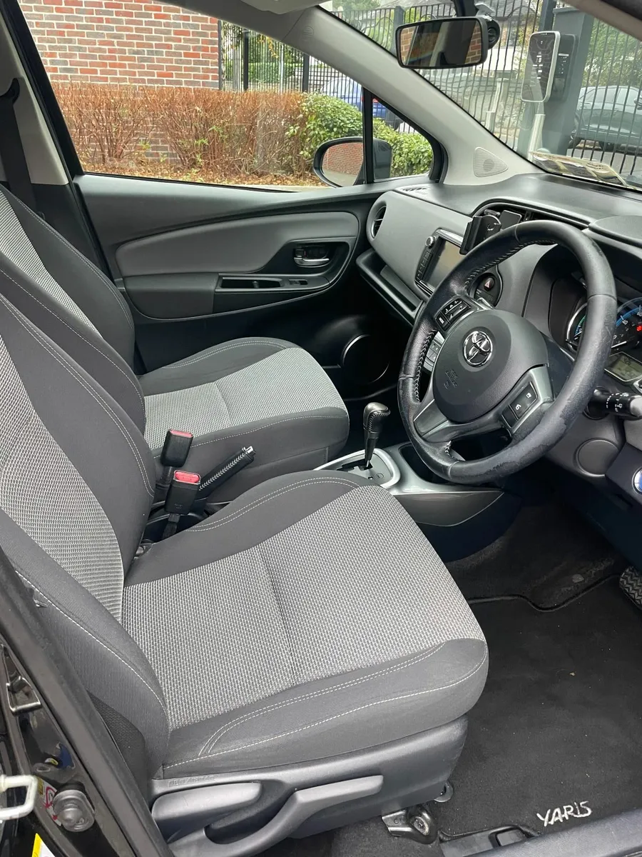 Toyota Yaris 2016 AUTOMATIC HYBRID - Image 4