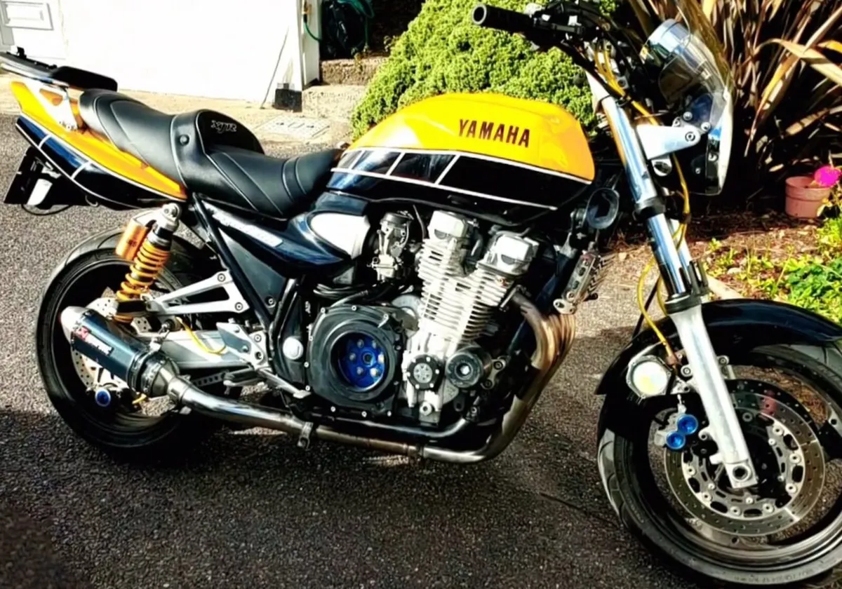 YAMAHA XJR 1300 - Image 1
