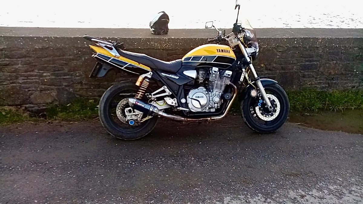 YAMAHA XJR 1300 - Image 2