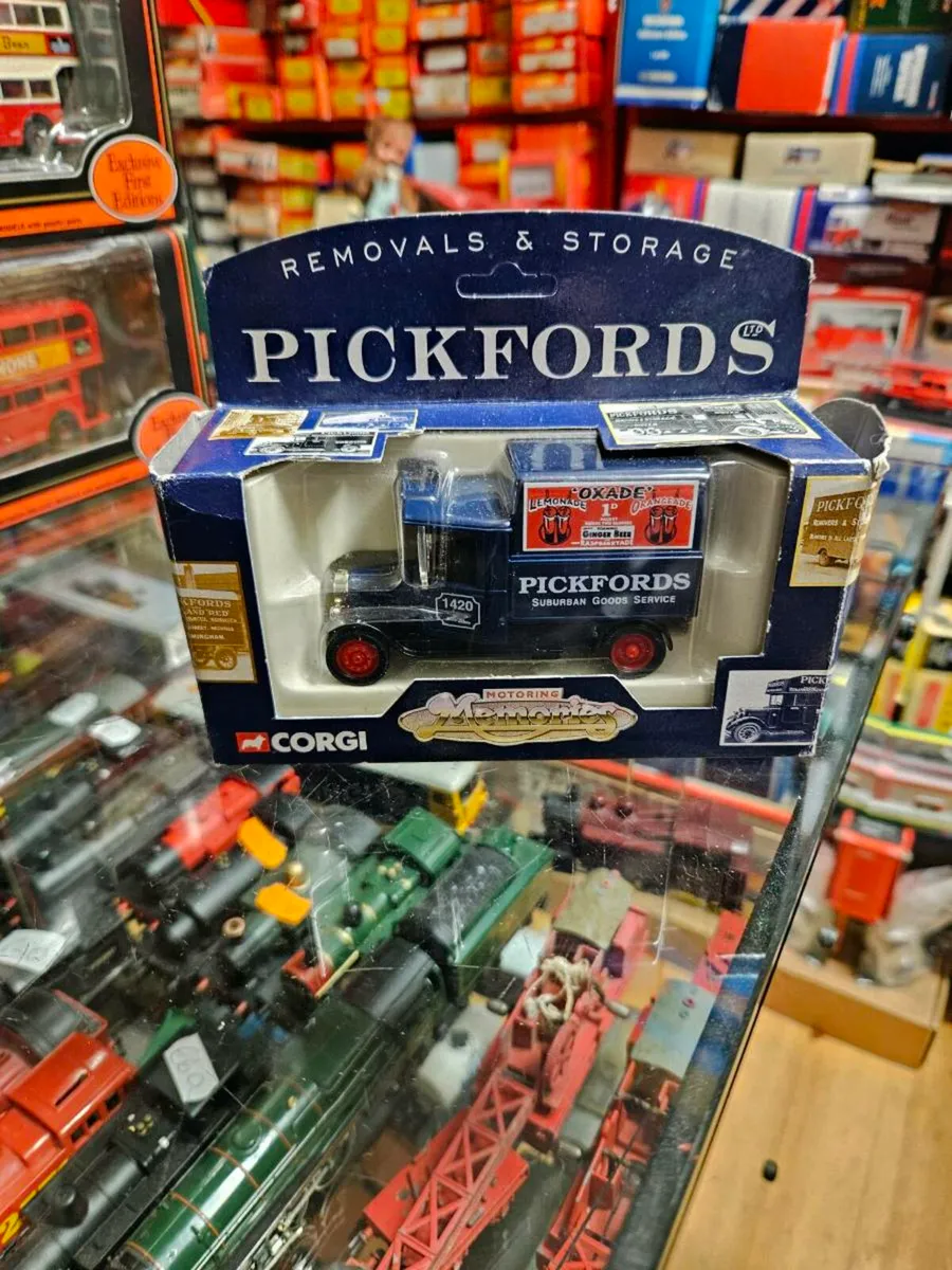 Corgi Pickfords Van