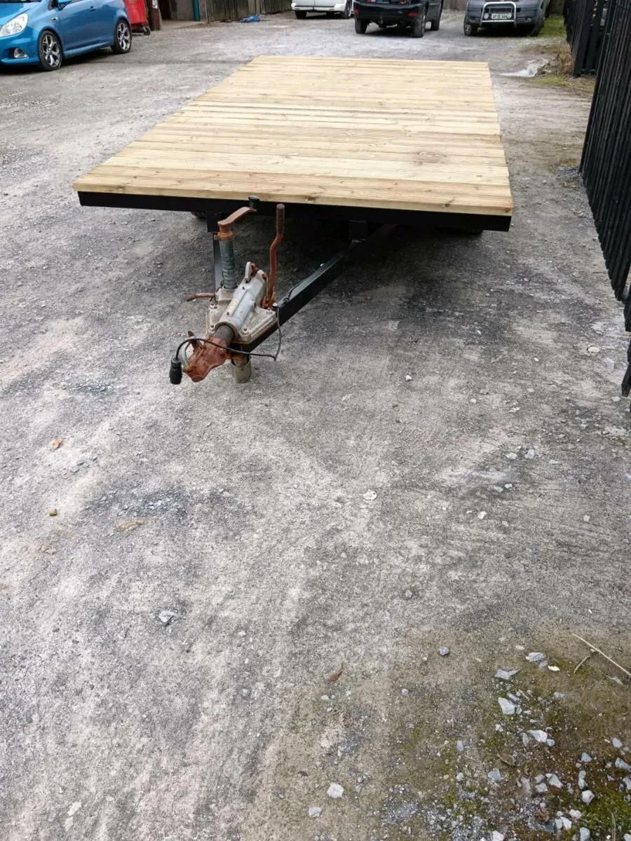 Trailer - Image 1