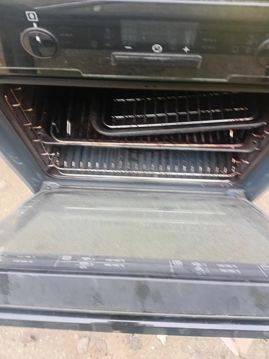Oven - Image 1