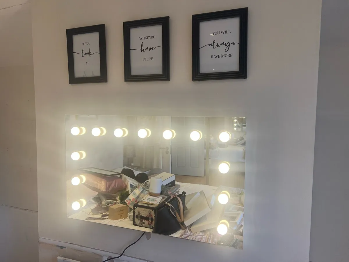 Marianne Hollywood make up Mirror - Image 1