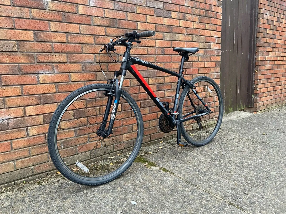 28 Inch Saracen Hybrid bicycle - Image 1