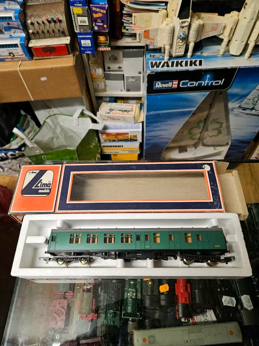 Hornby Lima OO Gauge Carraige - Image 2