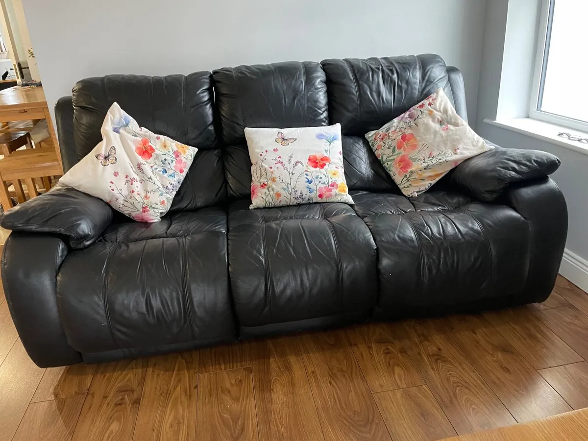 Living room sofa - Image 2