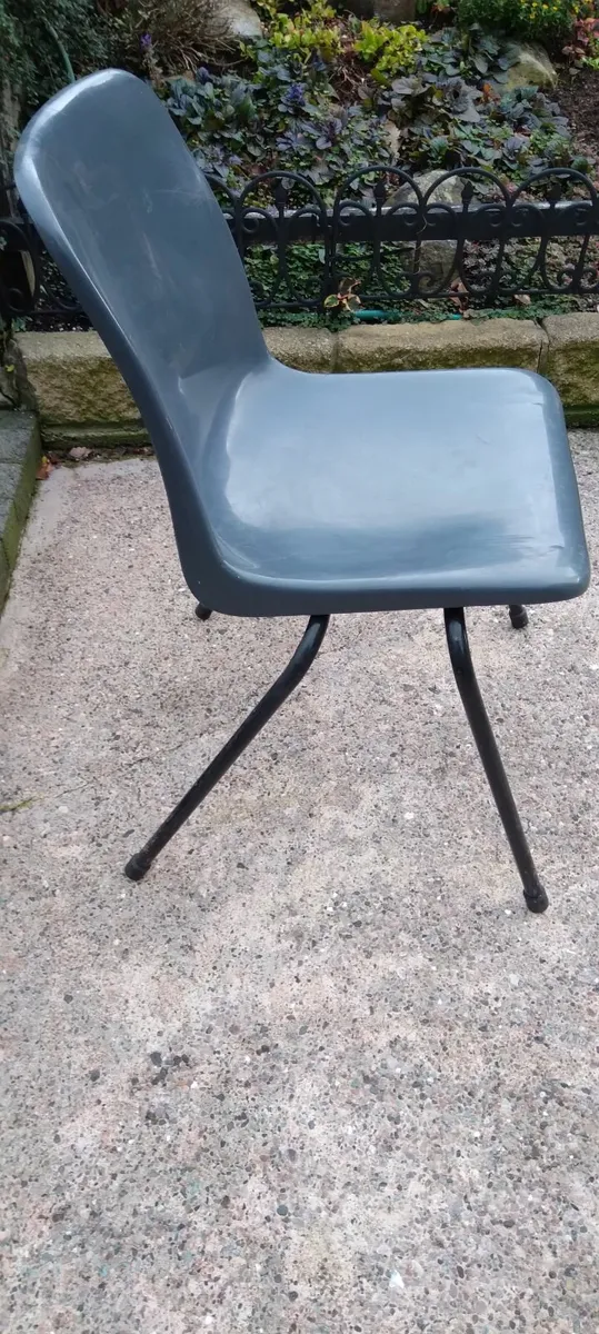 stacking chairs - Image 2