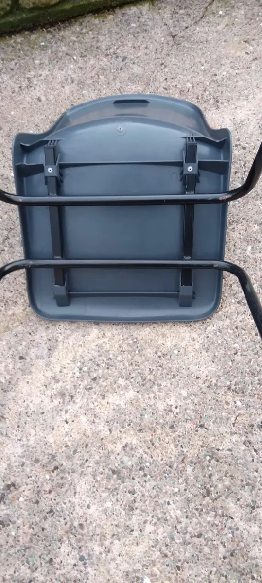 stacking chairs - Image 3