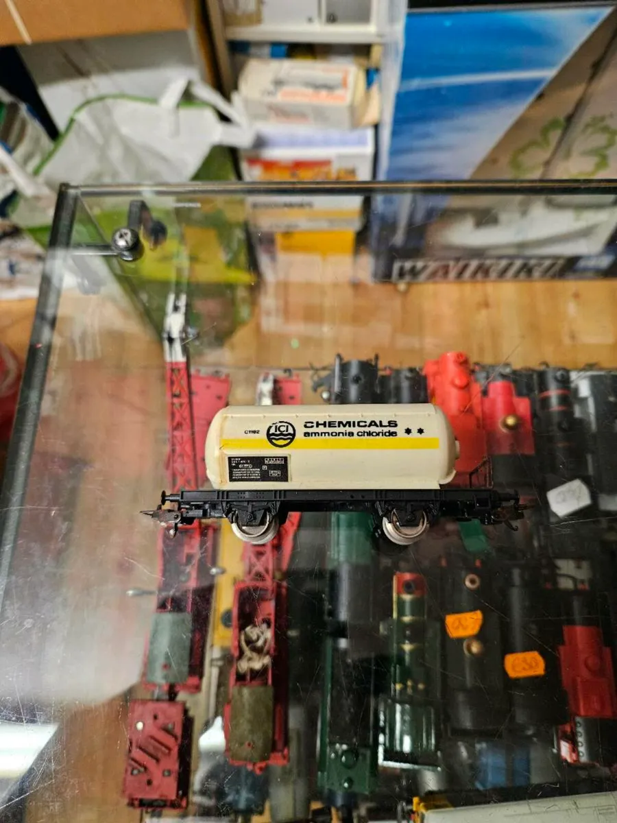 Hornby Lima OO Gauge ICI Chemical Tanker - Image 1