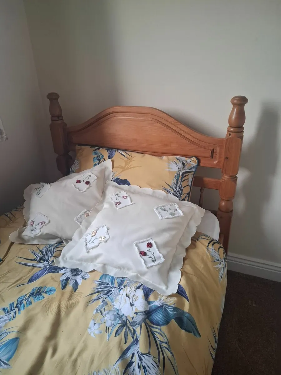Single bed - Image 2