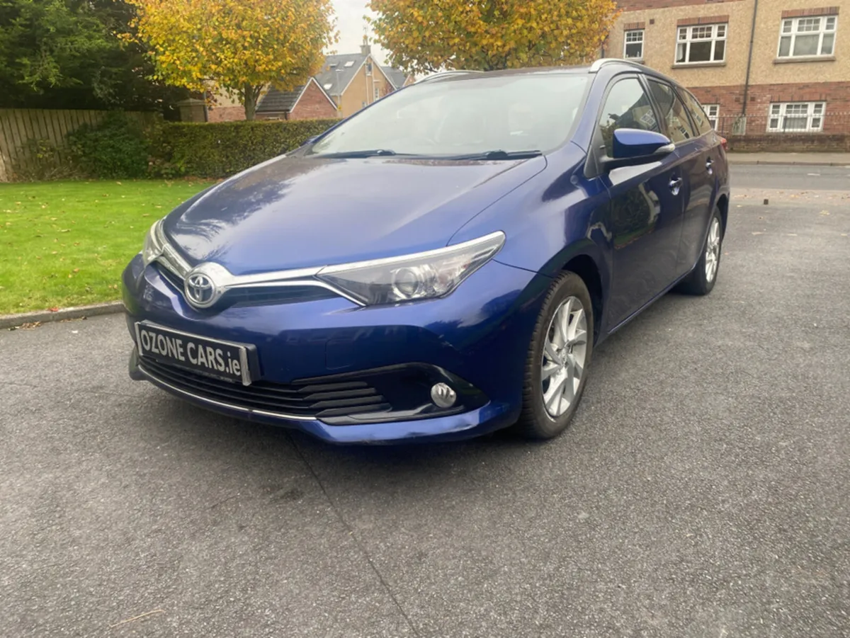 Toyota Auris BUSINESS EDITION D- D-4D TOURING SPOR - Image 2