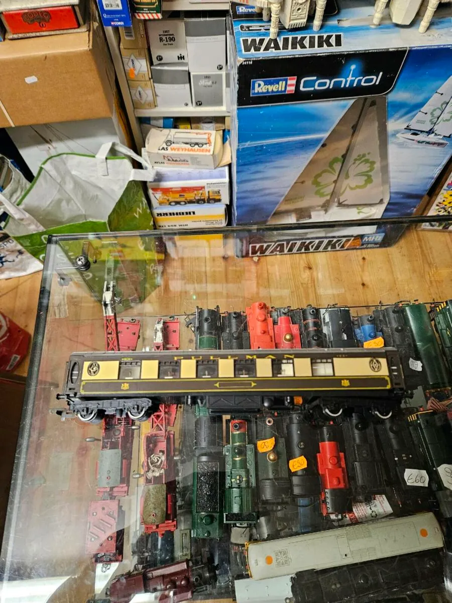 Hornby OO Gauge Pull man Orient Express Carraige - Image 1
