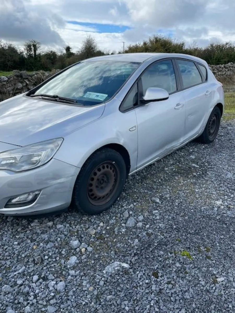Opel Astra 2012 - Image 4