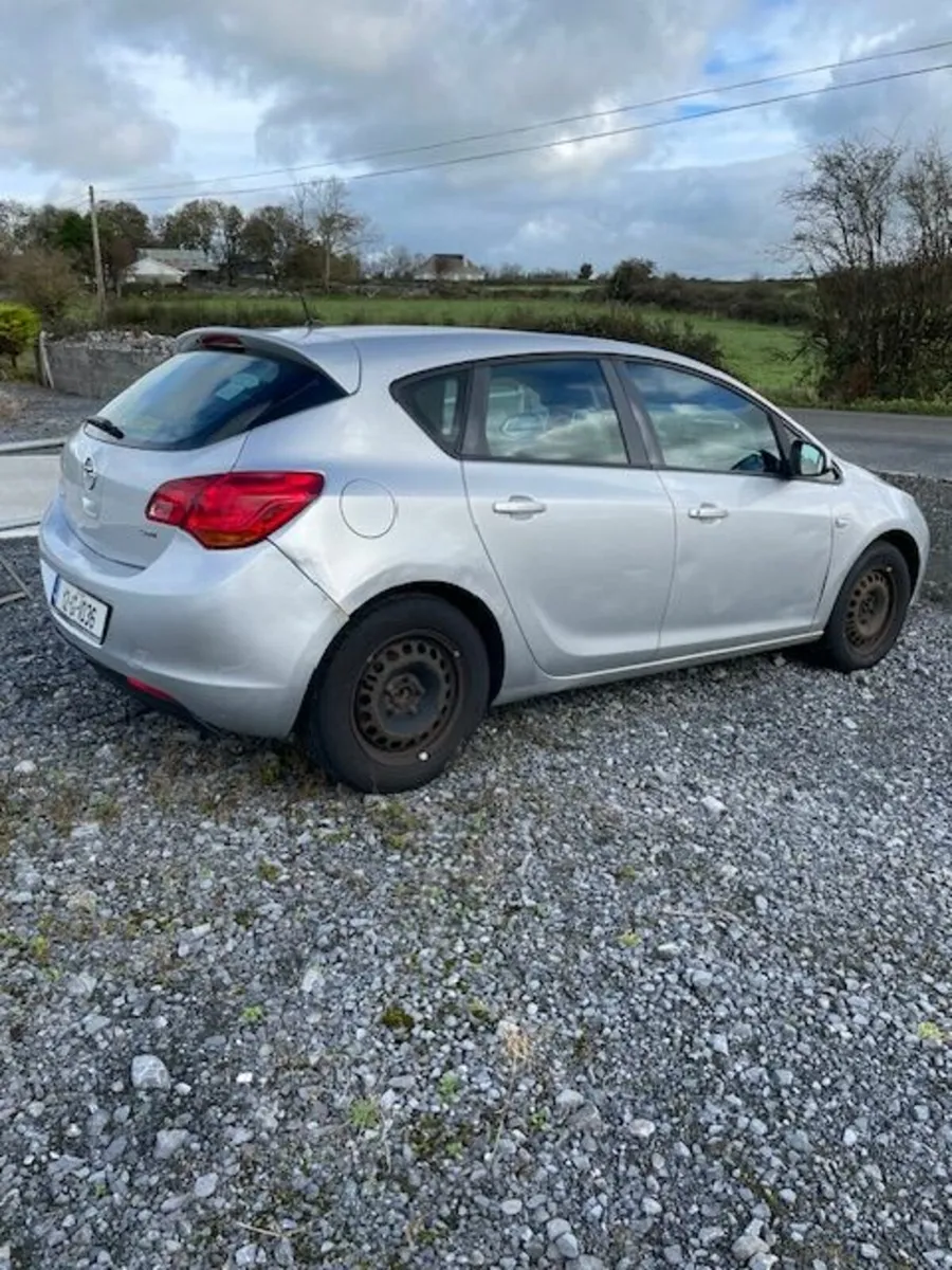 Opel Astra 2012 - Image 1