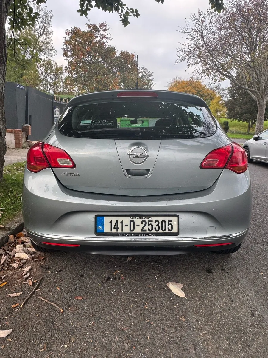 Opel Astra 2014 - Image 2