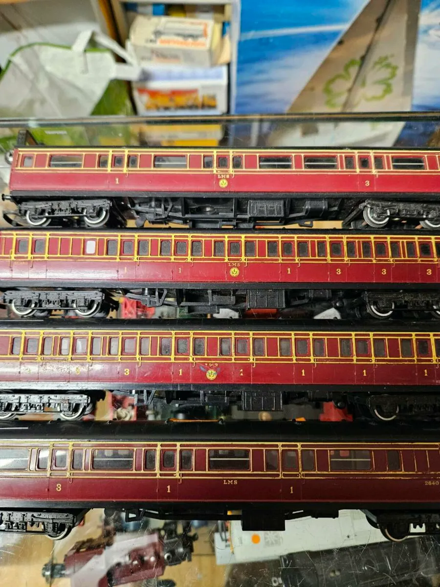 Hornby OO Gauge Carraiges - Image 3