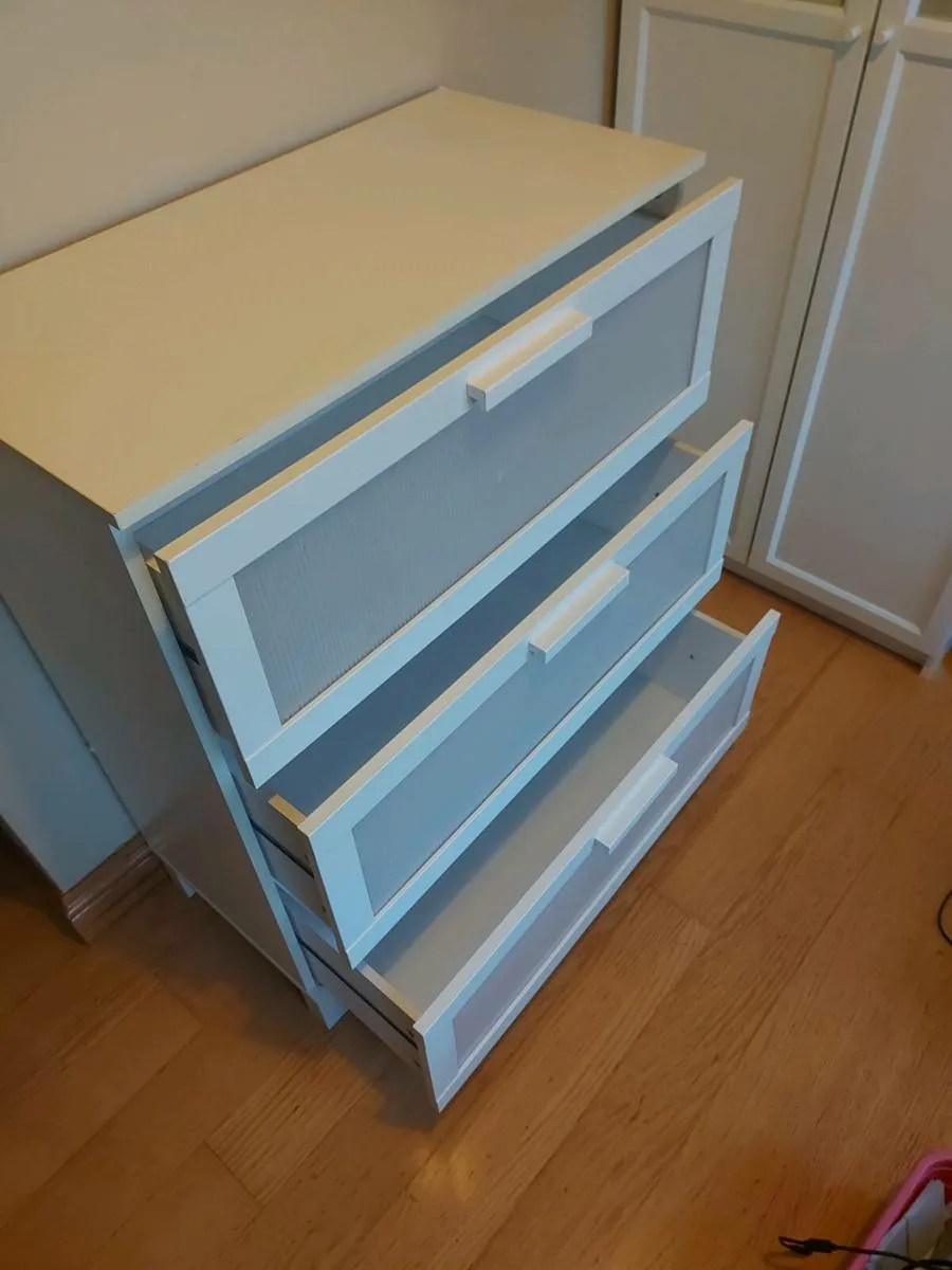 FREE Chest of Drawers - Image 2