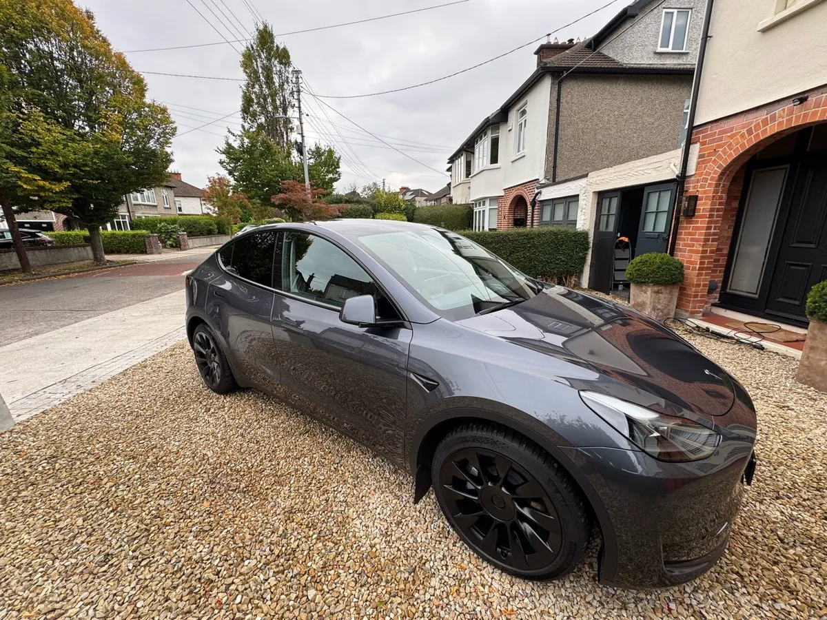 Tesla Model Y standard range - only 8k km - Image 2