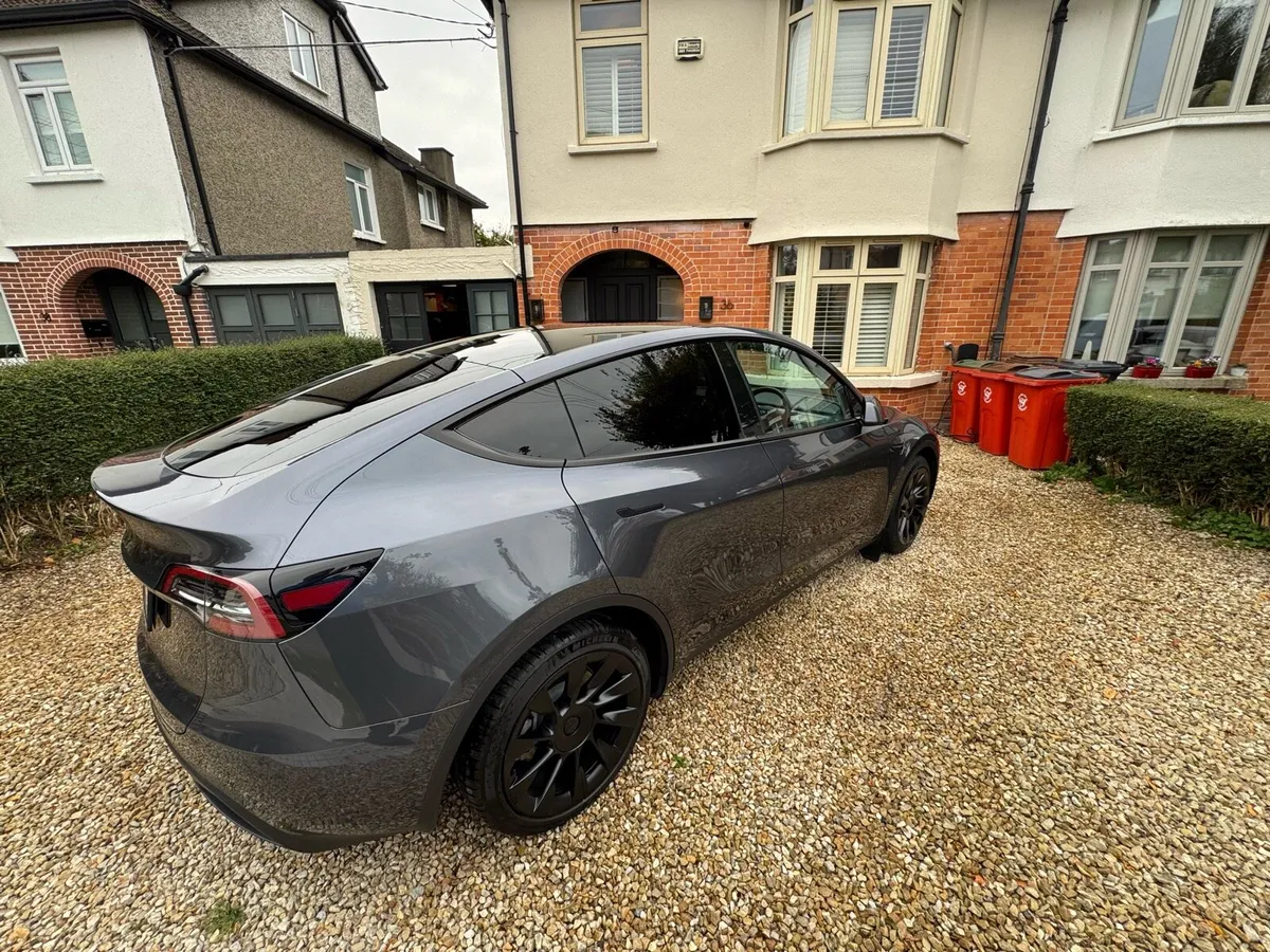 Tesla Model Y standard range - only 8k km - Image 3