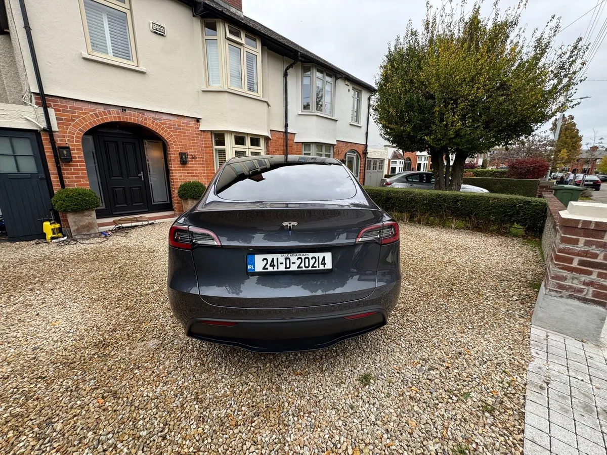 Tesla Model Y standard range - only 8k km - Image 4