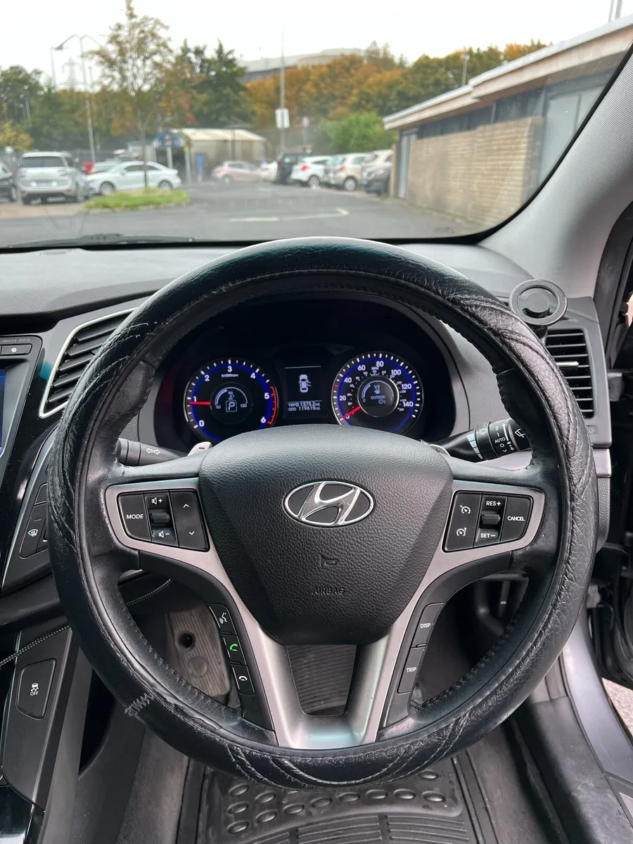 Hyundai i40 2012 Automatic Transmission - Image 3