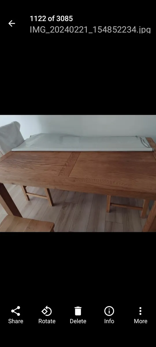 Beautiful solid Oak EZliving dining table - Image 3