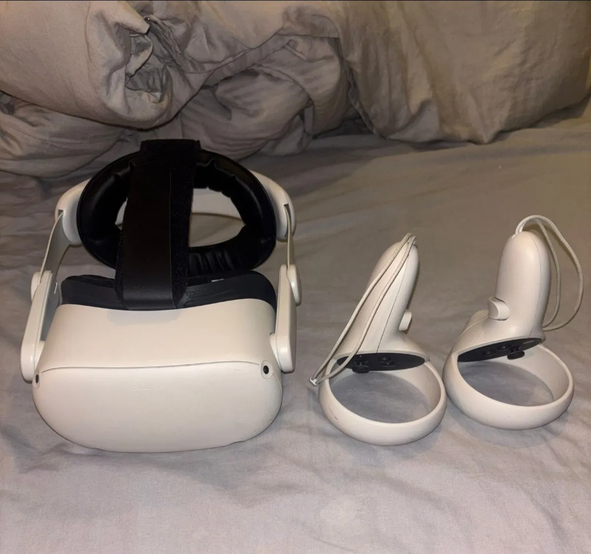 Oculus Quest 2 VR Headset - Image 1
