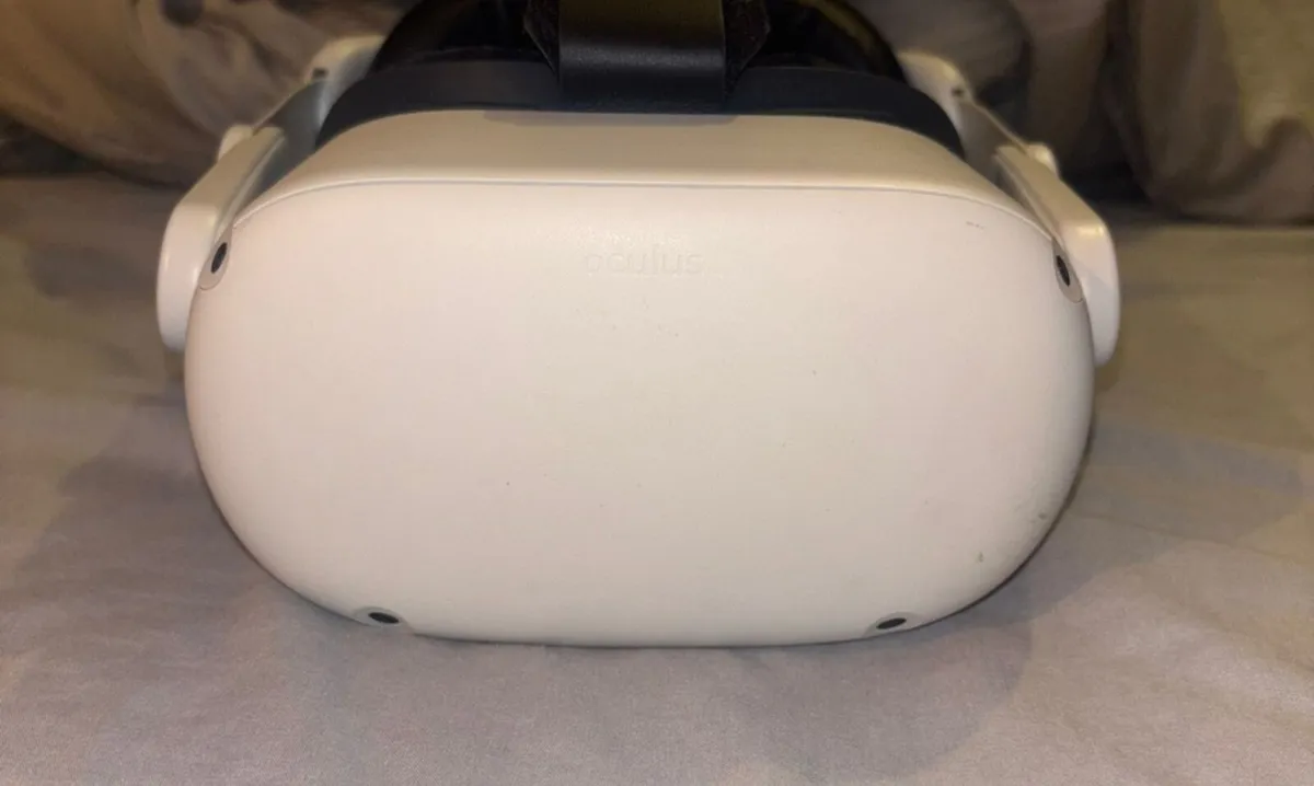 Oculus Quest 2 VR Headset - Image 2