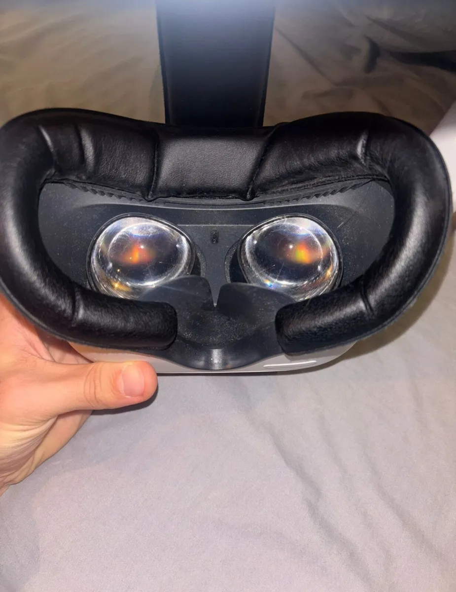 Oculus Quest 2 VR Headset - Image 3