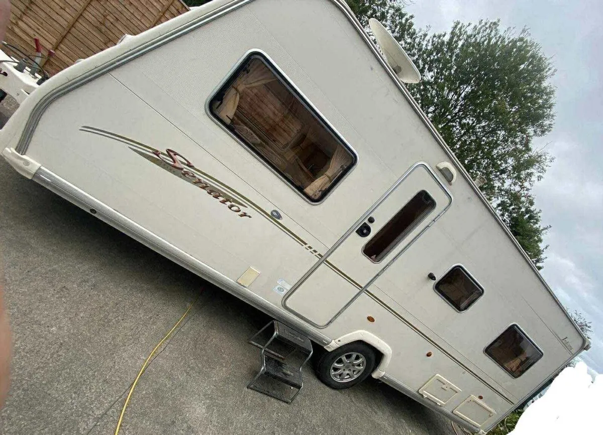 2007 Bailey senator fixed bed - Image 2