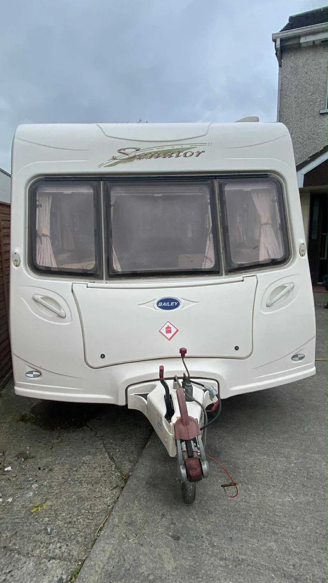 2007 Bailey senator fixed bed - Image 1