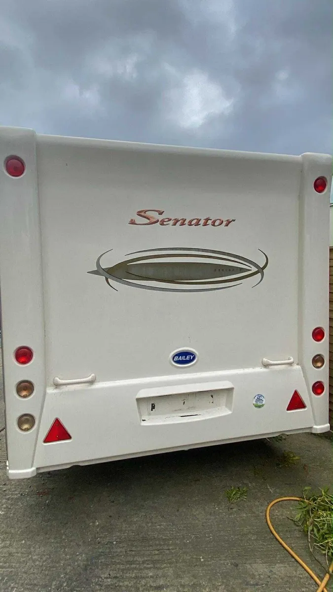 2007 Bailey senator fixed bed - Image 3