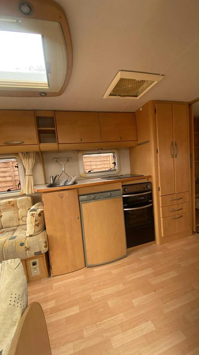 2007 Bailey senator fixed bed - Image 4