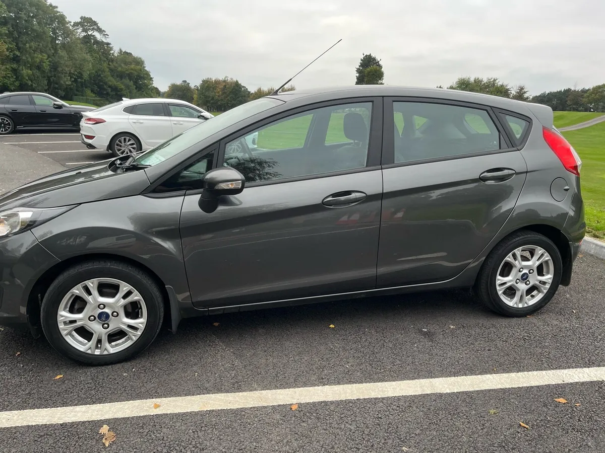2016 Ford fiesta zetec * low mileage * - Image 3