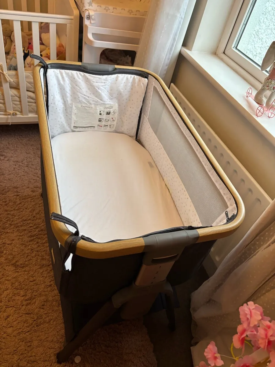 Next to me- Cozee lite baby crib - Image 2