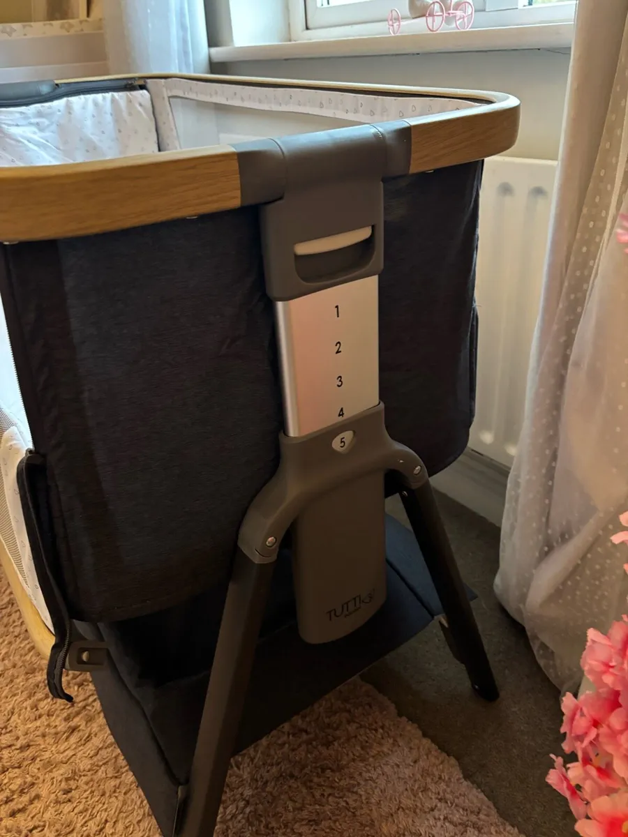 Next to me- Cozee lite baby crib - Image 3