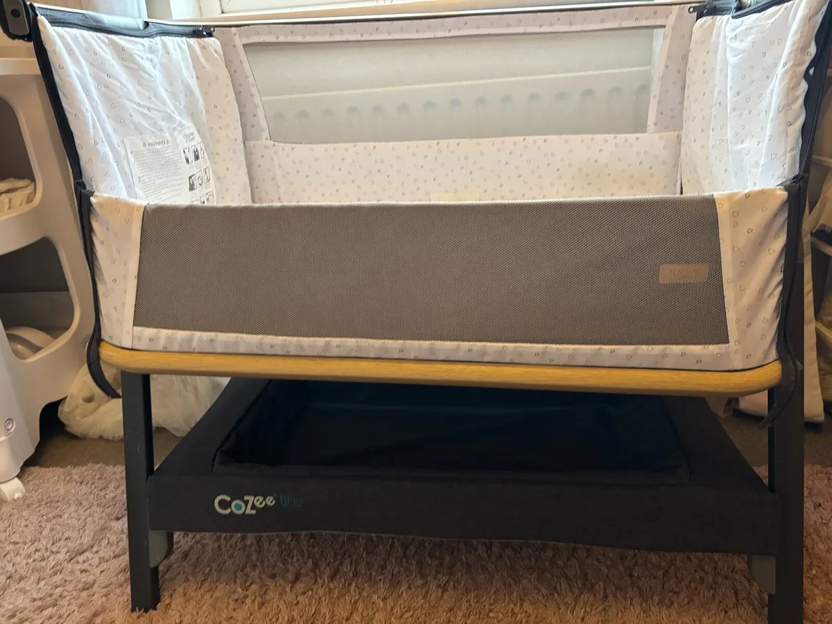 Next to me- Cozee lite baby crib - Image 4