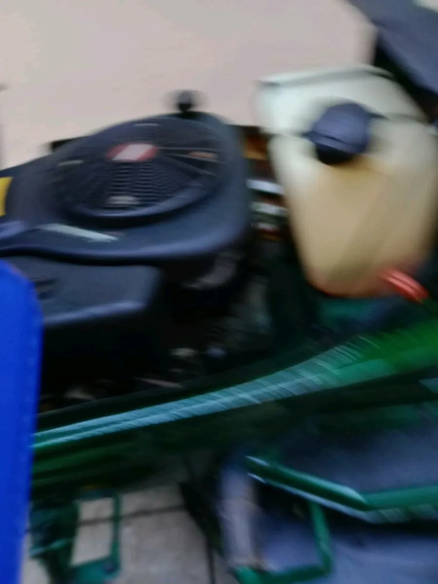 Ride on lawnmower - Image 2