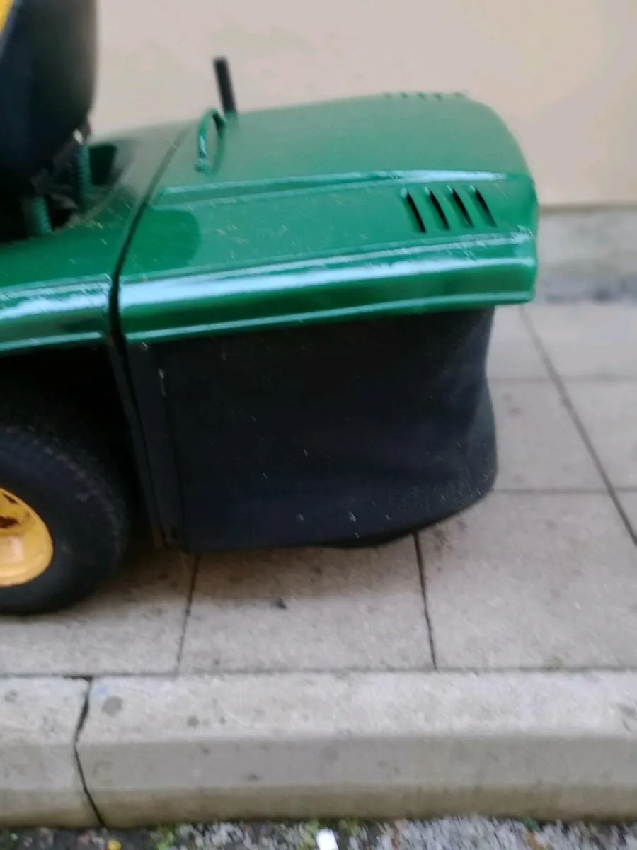 Ride on lawnmower - Image 3