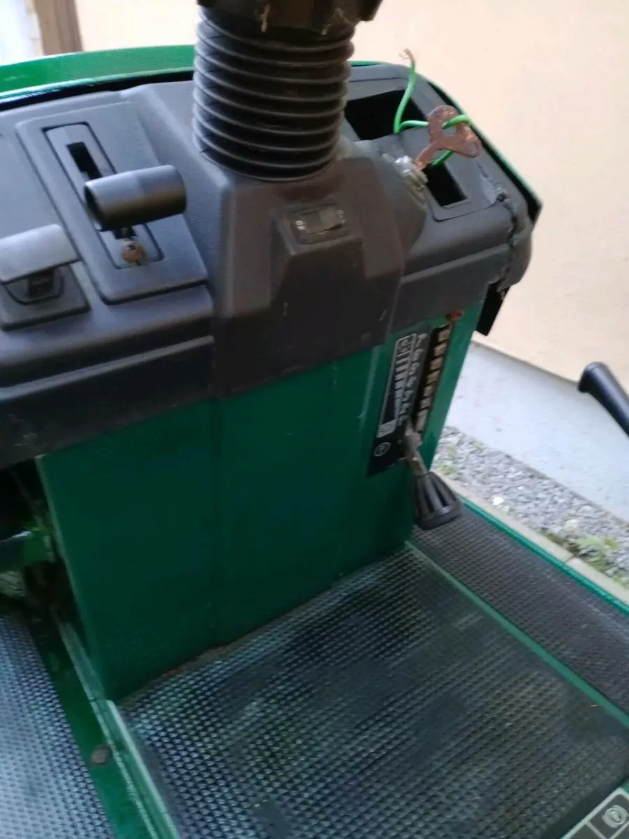 Ride on lawnmower - Image 4