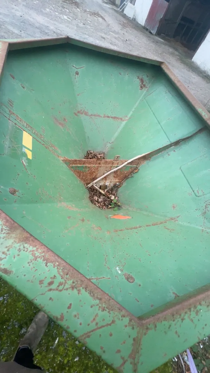 Amazone spreader. - Image 3