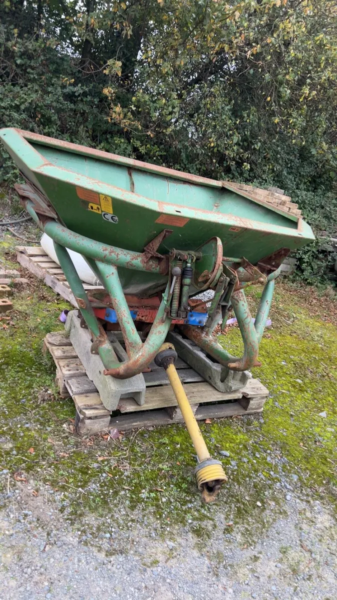 Amazone spreader. - Image 1