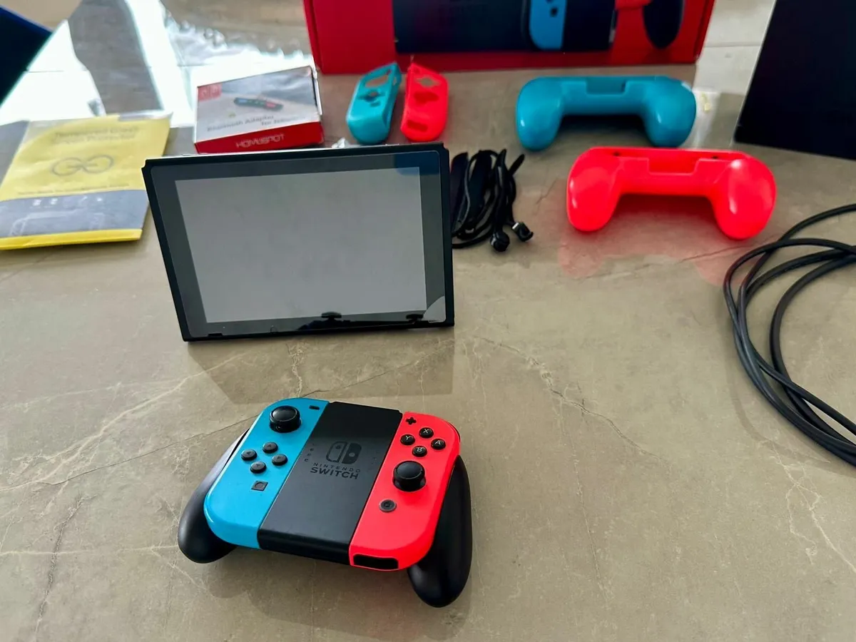 Nintendo Switch + 128GB SD + Accessories - Image 1