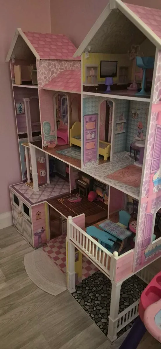 DOLLS HOUSE - Image 1